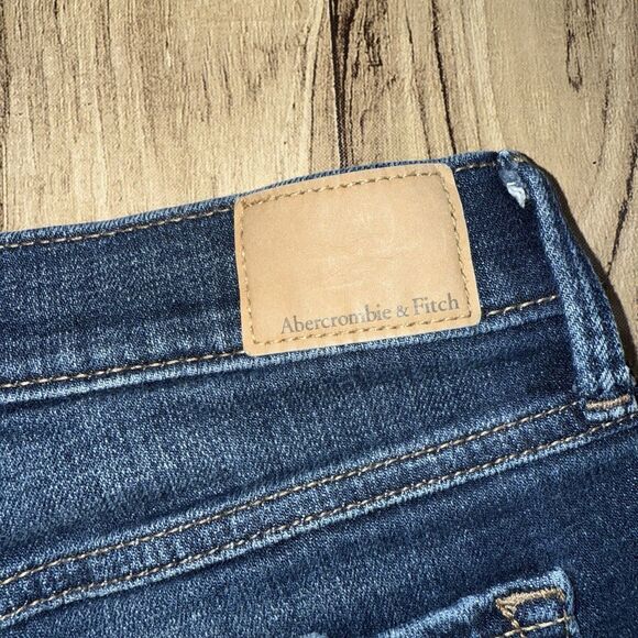 Abercrombie & Fitch Low Rise Distressed Cut Off Cuffed 2" Jean Shorts Size 26 - Picture 6 of 9